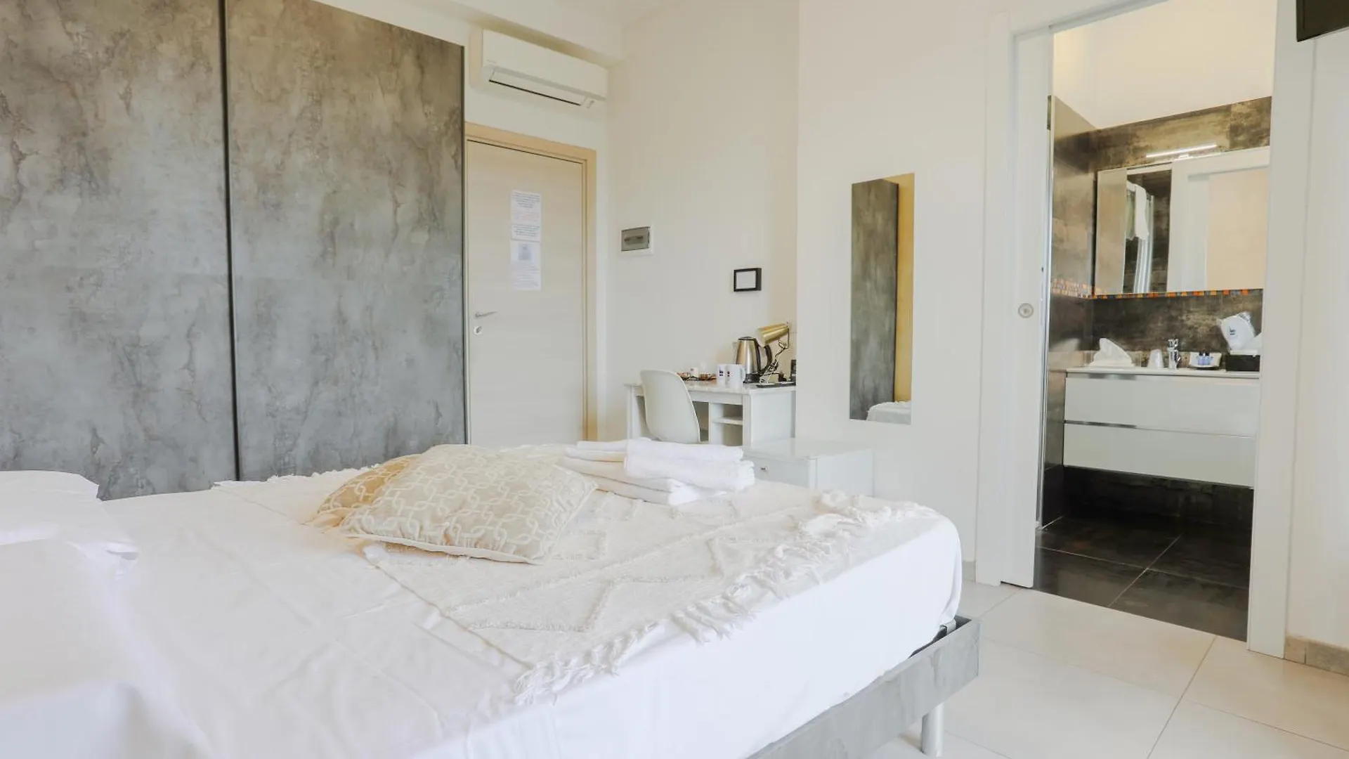 Holabologna Luxury Rooms And Flats Bolonia